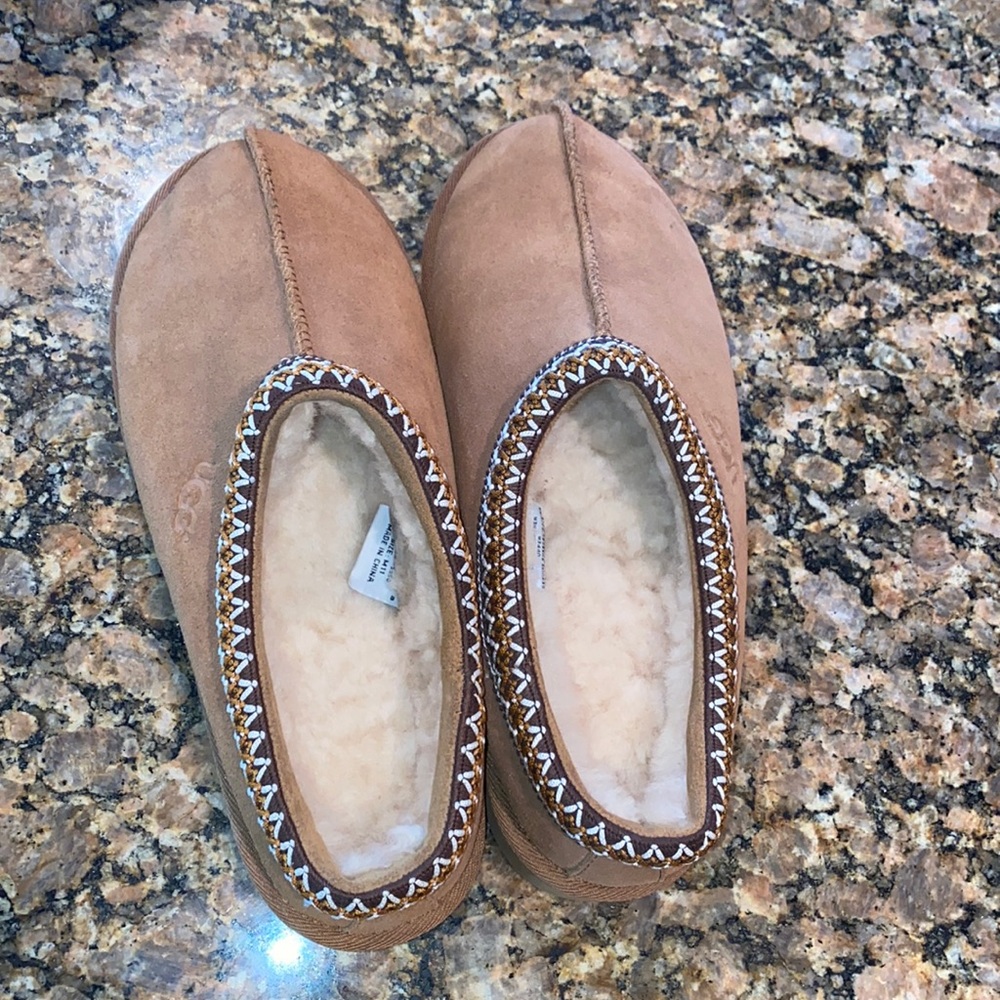 Brand new Men’s ugg slippers